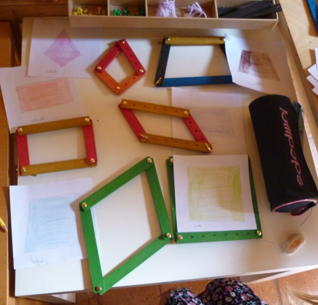 figures géométriques construites avec le matériel des barres de géométrie.
